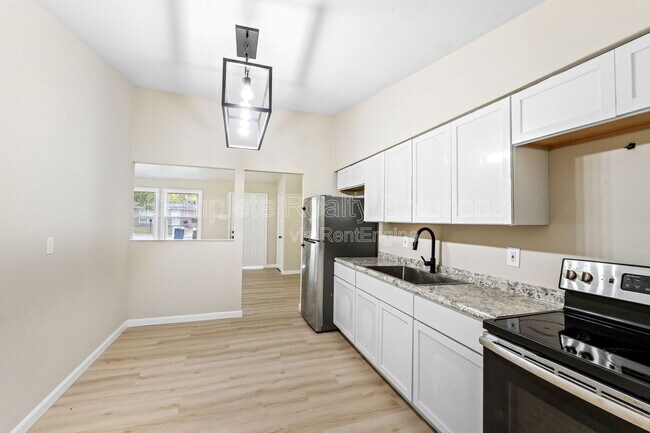 Primary Photo - 1139 Lakeview Ave