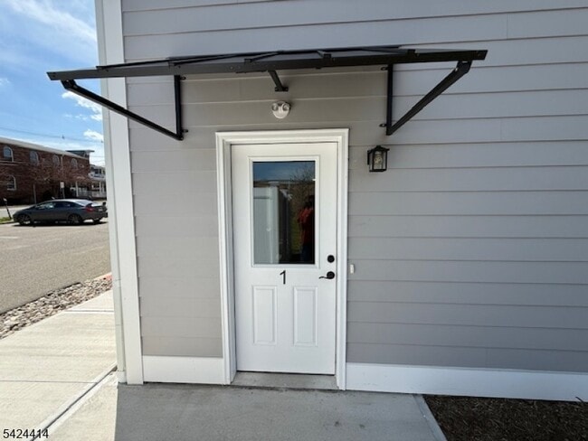 Building Photo - 237 Main St