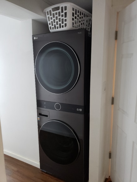 Building Photo - 16 TH