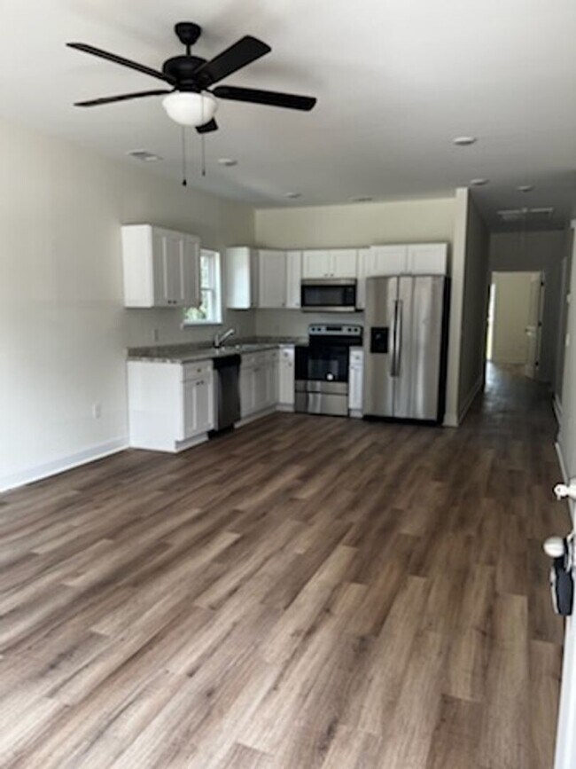 Building Photo - Brand New 3 Bedroom, 2 Bathroom Duplex in ...