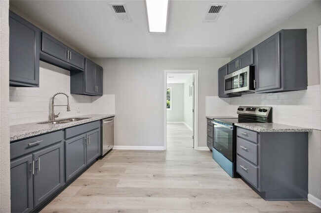Building Photo - 5206 Willow Glen Dr