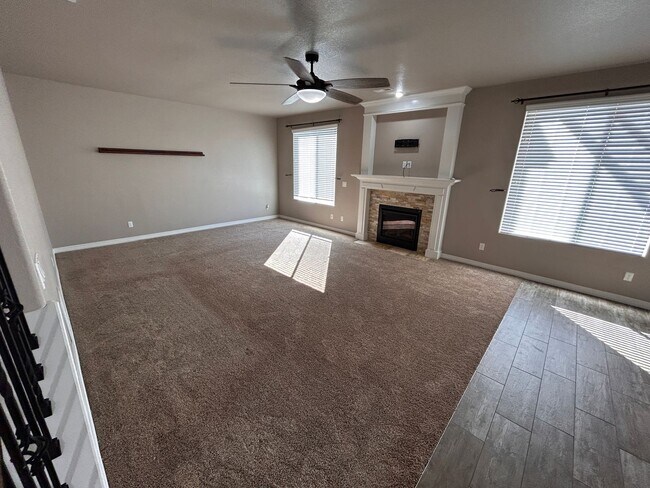Building Photo - 3 Bed 3 bath house in The Glen At Widefield!