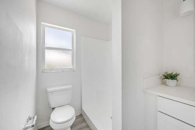 Building Photo - Charming 3-Bed, 2-Bath Home in Palm Bay