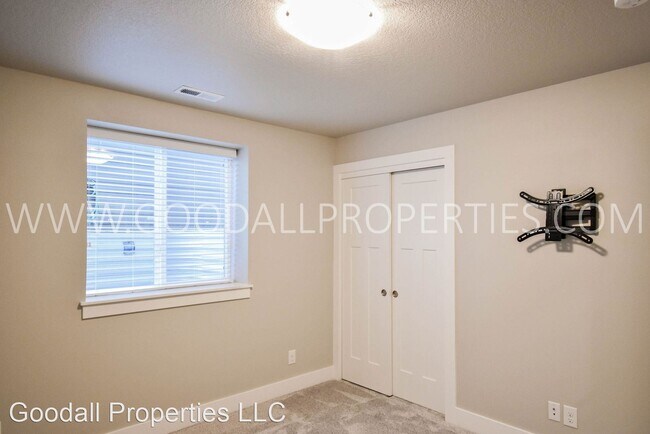 Building Photo - 3 br, 2.5 bath House - 312 N Warrior Lane