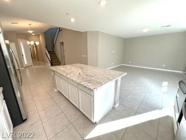 Building Photo - Smart Home. Henderson Beauty In Gated Comm...