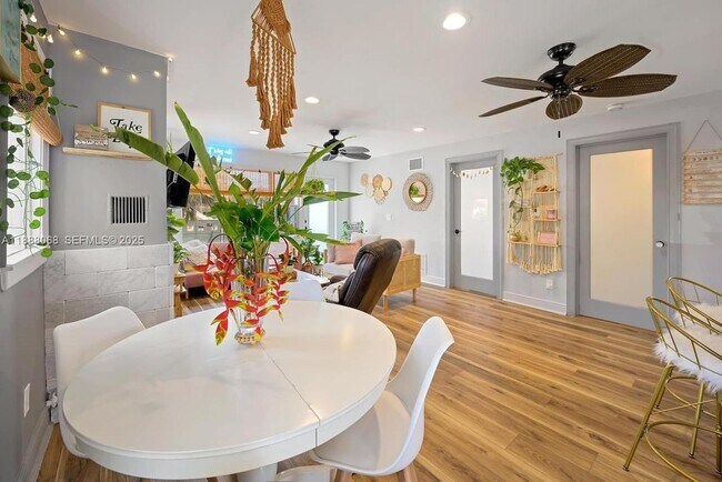 Building Photo - 314 New Hampshire St