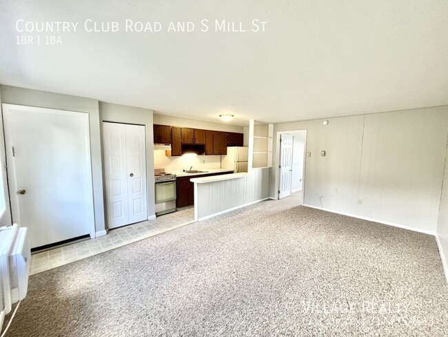 Building Photo - 811 Country Club Rd