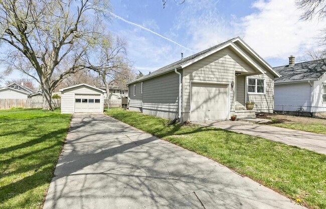 Building Photo - Charming Ranch Home For Rent Near Aksarben