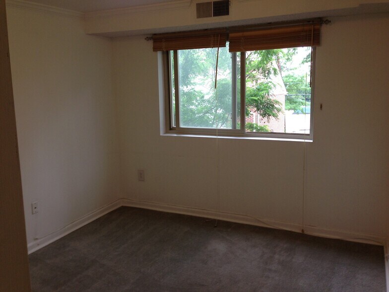 Second Bedroom - 2610 Wade Rd SE