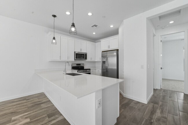 Building Photo - Like Brand New Luxurious Modern 3 Bedroom 2 Bath Townhome in Warner Meadow – Rare Rental Opportun...