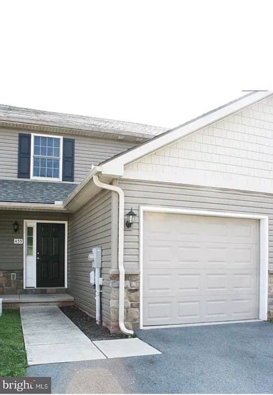 Building Photo - 455 Kentwell Dr