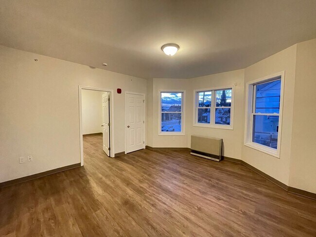 Building Photo - 461 Beech St