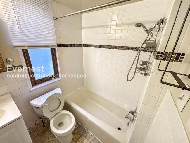 Building Photo - 3221 W 26th Ave