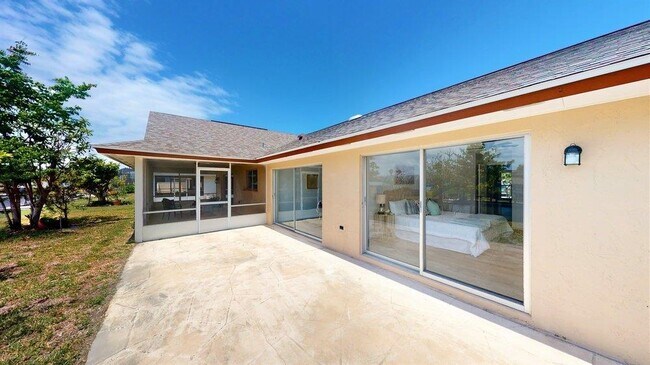 Building Photo - 10 Coral Reef Ct S