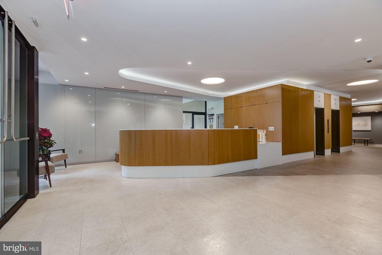 Front desk - 4141 N Henderson Rd