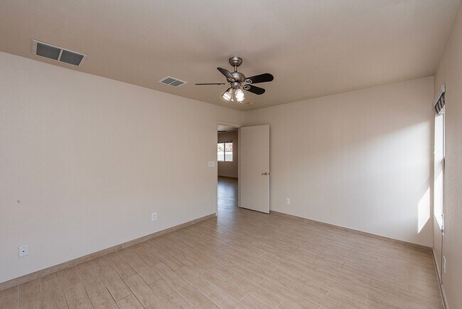 Building Photo - Tucson Market Place Area -  3 Bedroom!