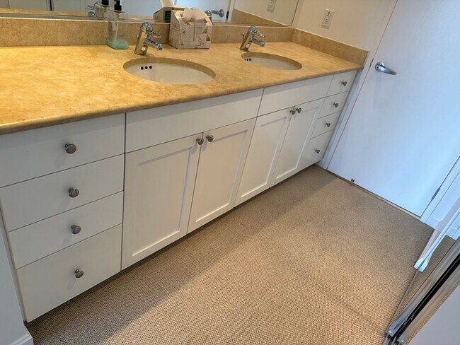 Building Photo - Epic REA: Fabulous 2 BR/2 BA South Beach C...