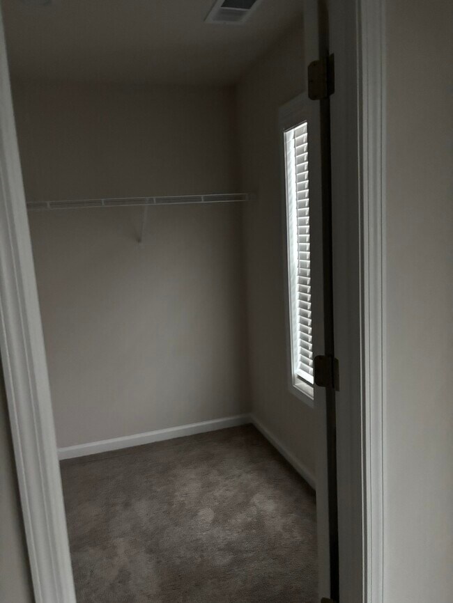 Building Photo - 1057 Field Strip Rd