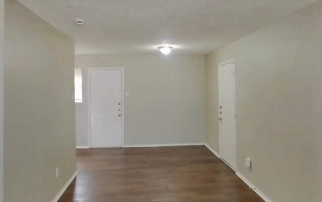 Building Photo - Beautifully Renovated 3-Bedroom Home with Premium Finishes