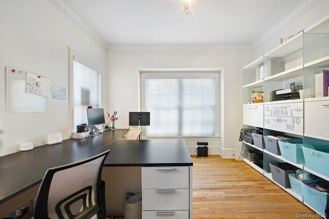 Building Photo - 11 School Ln