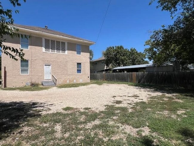 Building Photo - 2208 Sanger Ave