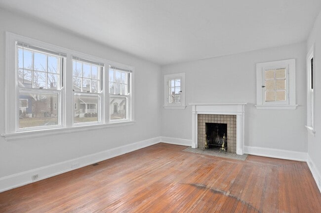 Building Photo - HYDE PARK -Move In This Week, Get $500 Bac...