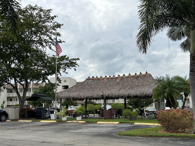 Building Photo - 6770 Royal Palm Blvd