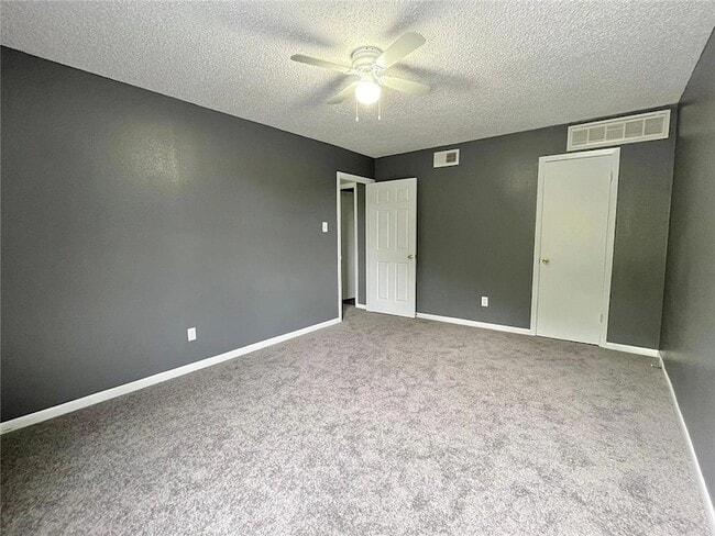 Building Photo - 5030 Meandering Ln