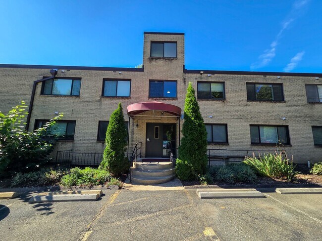 Building Photo - 4555 MacArthur Blvd NW