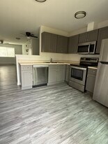 Building Photo - 170 S Waters Edge Dr
