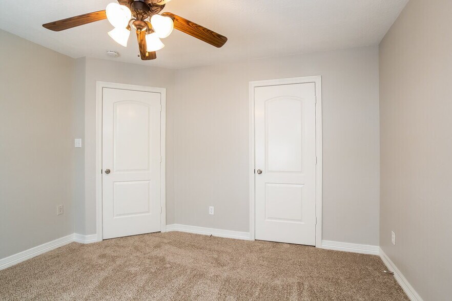 Building Photo - 612 Spruce Dr