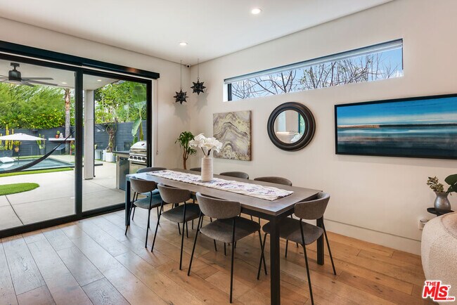 Building Photo - 18589 Linnet St