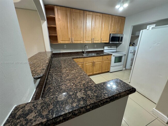 Building Photo - 8060 Fairview Dr