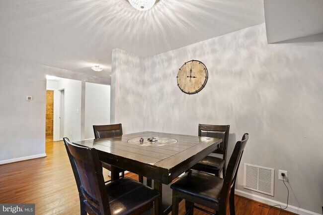 Building Photo - 405 N Beauregard St