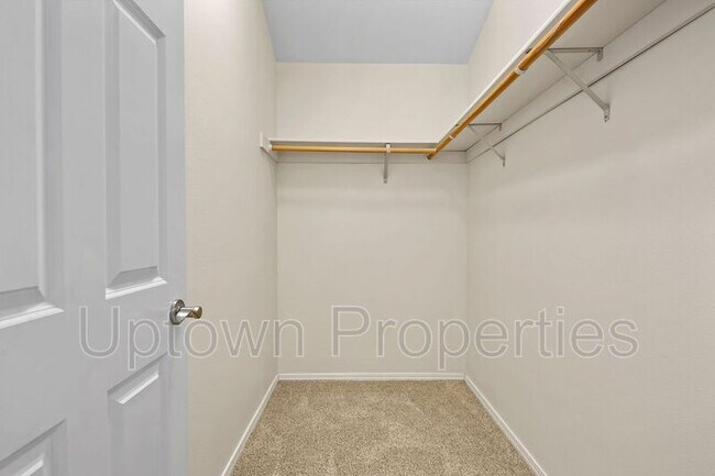 Building Photo - 9284 SW Sweek Dr