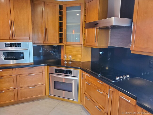 Building Photo - 13111 S Calusa Club Dr