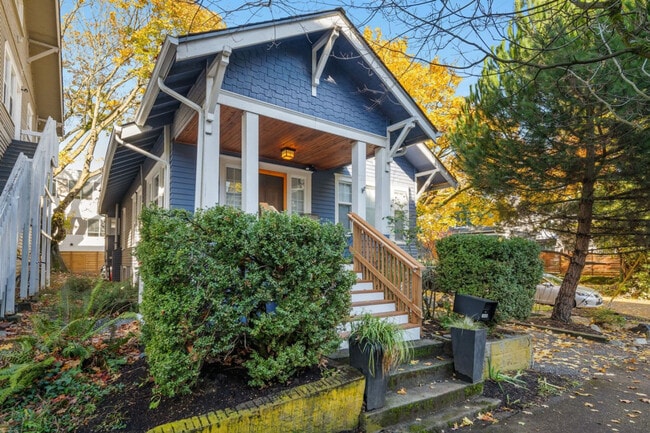 Building Photo - 720 NE 47th St