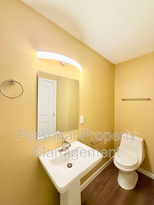 Building Photo - 5711 NE 74th Ct
