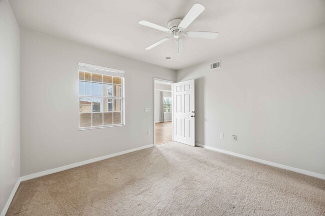 Building Photo - 2/2 condo with beautiful water views available now for an annual lease
