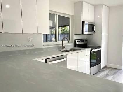 Building Photo - 2441 SW 124th Ave