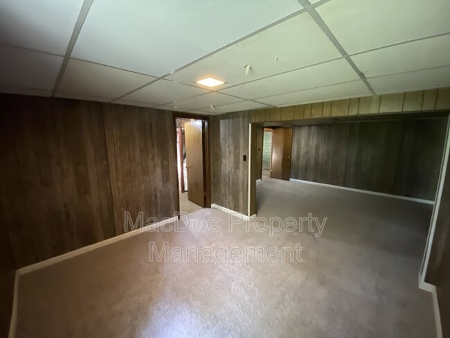 Building Photo - 219 Bells Hill Rd
