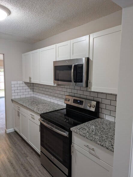 Building Photo - 1381 Pinnacle Ln