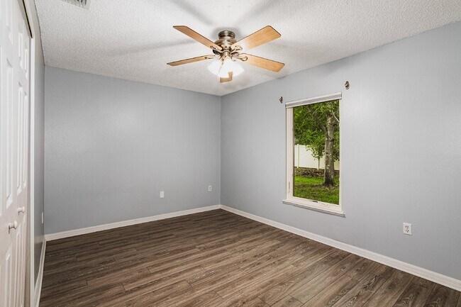 Building Photo - FOR RENT:  4 BEDROOM 2, BATHROOM HOME IN H...