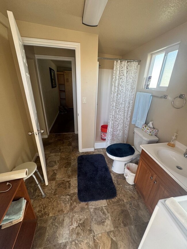 Building Photo - 2 Bed 2 Bath FURNISHED home!