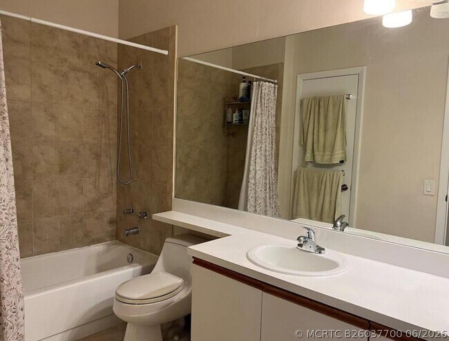 Building Photo - 660 Cypress Club Way