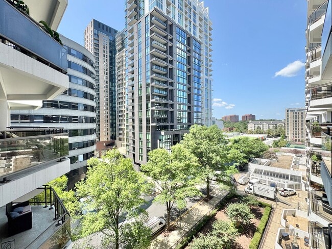 Building Photo - ARLINGTON CONDO - Sleek Sophistication Mee...