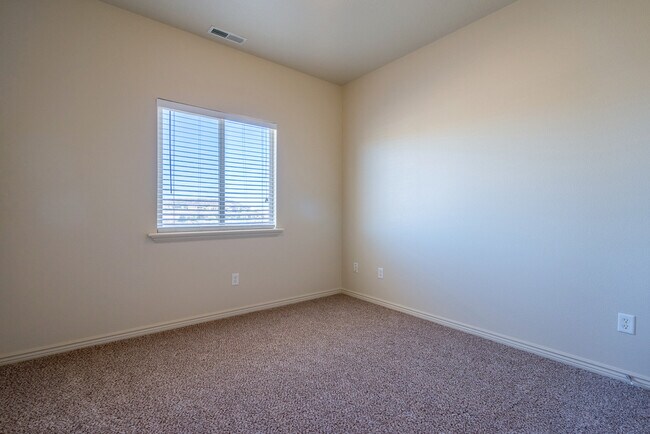 Building Photo - Spacious 3 Bedroom Corner Lot Home Near So...