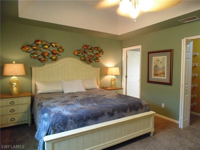 Building Photo - 4835 SW 18th Ave