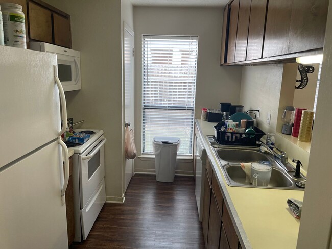 Building Photo - AVAILABLE FOR JULY MOVE IN!!!  Spacious 2 ...