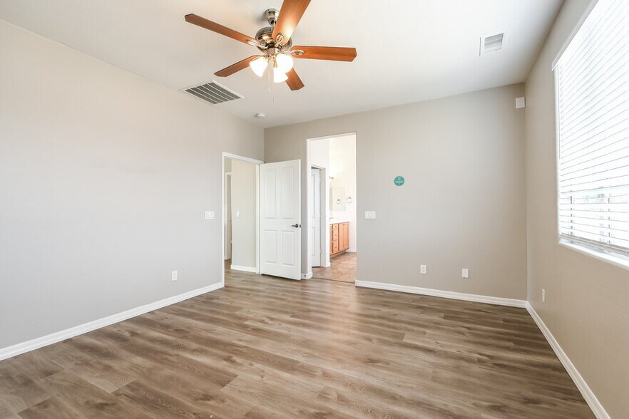 Building Photo - 3412 W Florimond Rd